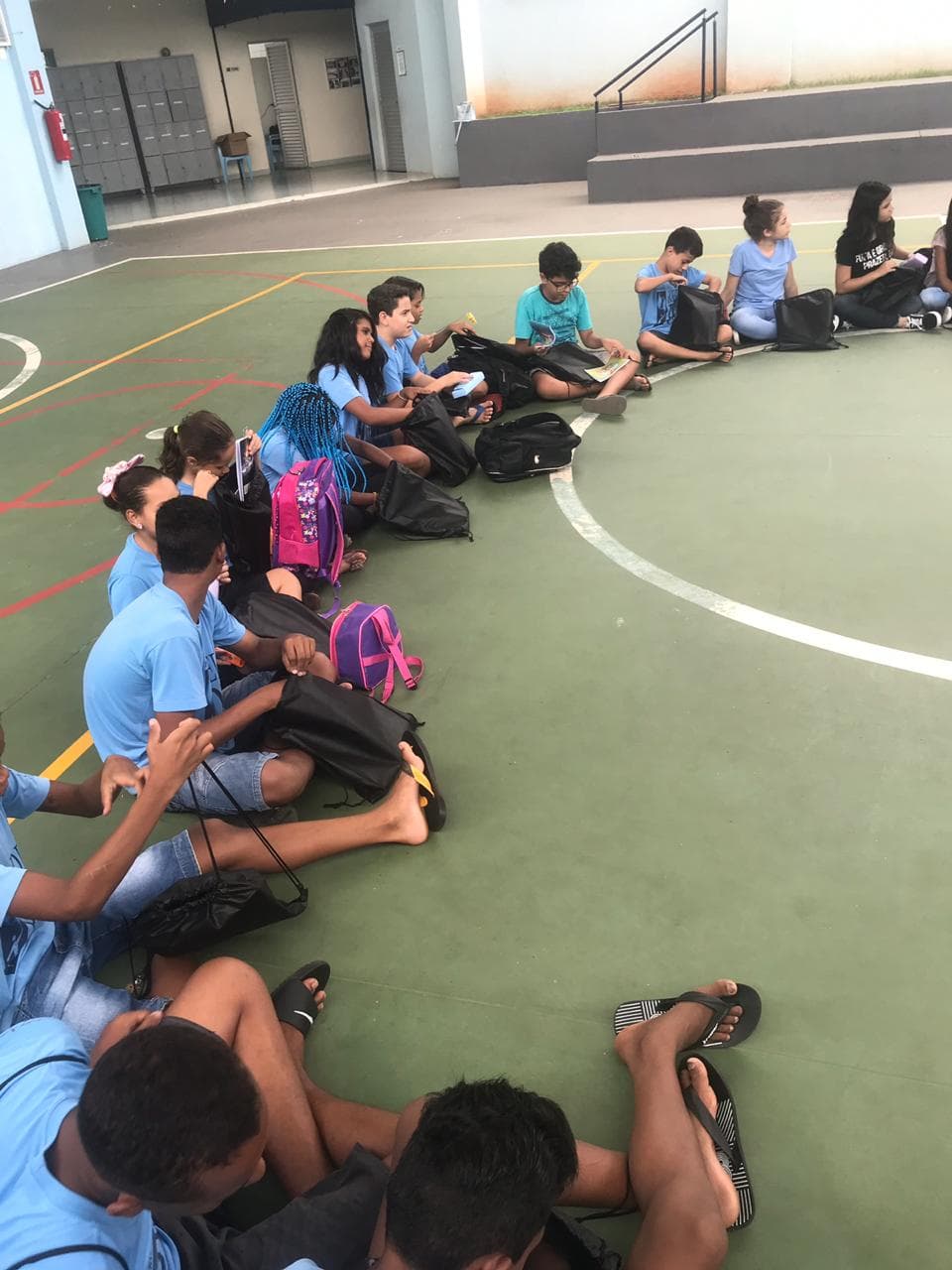 Distribuição de Kit de Material Escolar